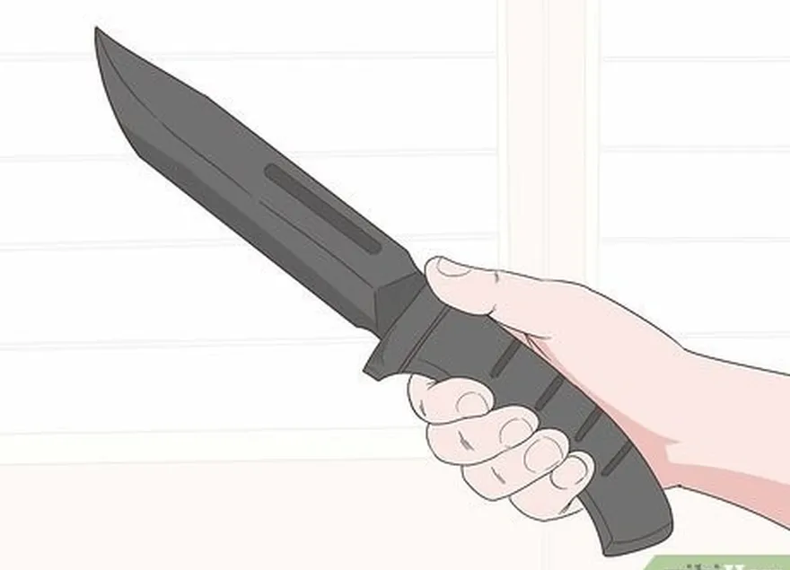 ステップ3あなたのようにハンドルを握ります're holding a hammer for a basic knife hold.