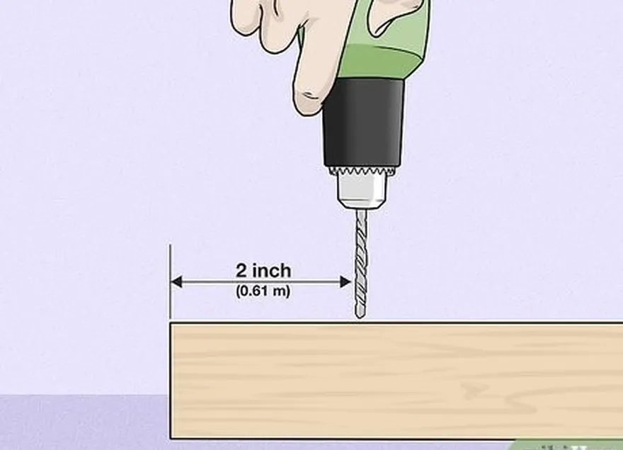 ステップ4各木材ビームの上部から2インチ（5.1 cm）をドリルします。